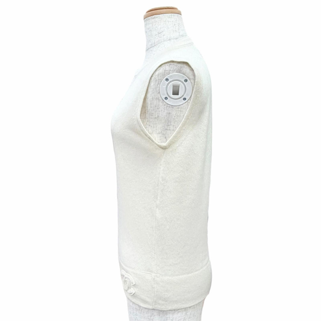 Great CHANEL COCO Mark Sleeveless Knit Vest Ivory cashmere EU 38 01A P18160