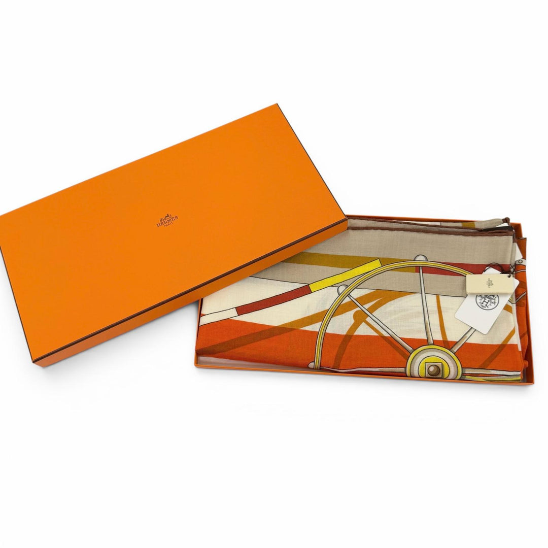Pristine HERMES scarf Carriages in elaborate designs cashmere Women