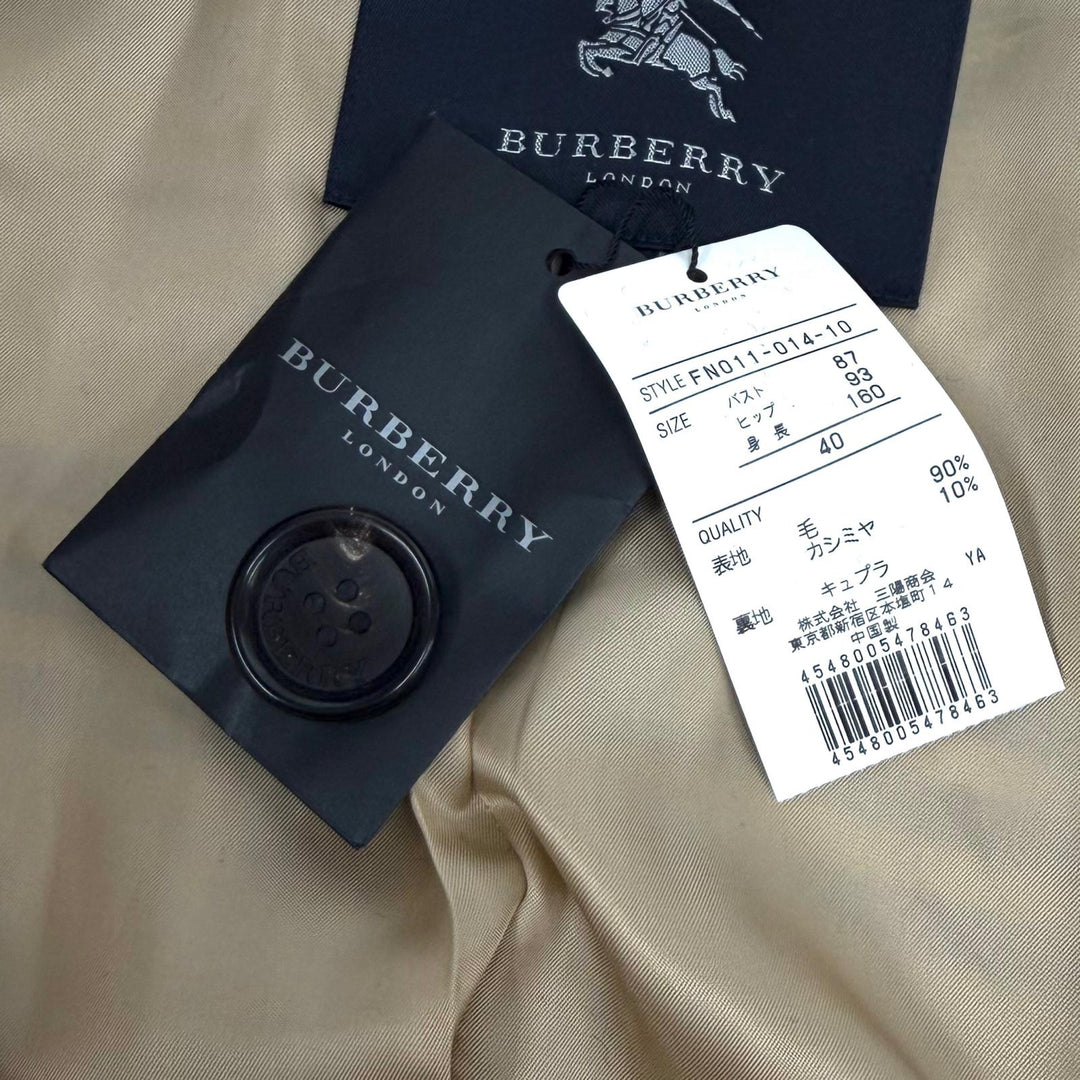 Pristine BURBERRY LONDON coat Logo buttons, Nova check lining black wool 40