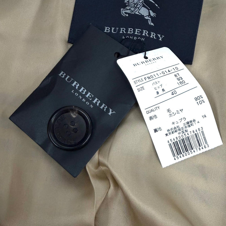 Pristine BURBERRY LONDON coat Logo buttons, Nova check lining black wool 40