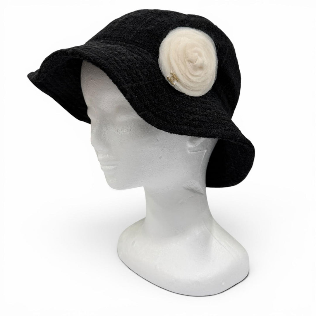 Great CHANEL hat Silk blend corsage COCO Mark tweed black wool Women 57