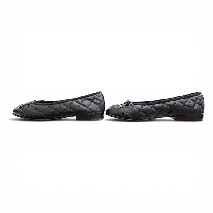 Great CHANEL pumps COCO Mark Ribbon Matelassé Leather Flats black 35 G26250