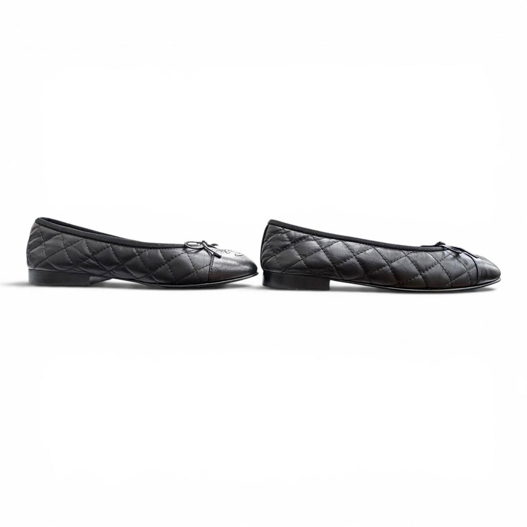 Great CHANEL pumps COCO Mark Ribbon Matelassé Leather Flats black 35 G26250