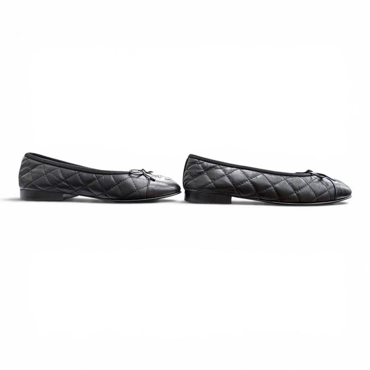 Great CHANEL pumps COCO Mark Ribbon Matelassé Leather Flats black 35 G26250