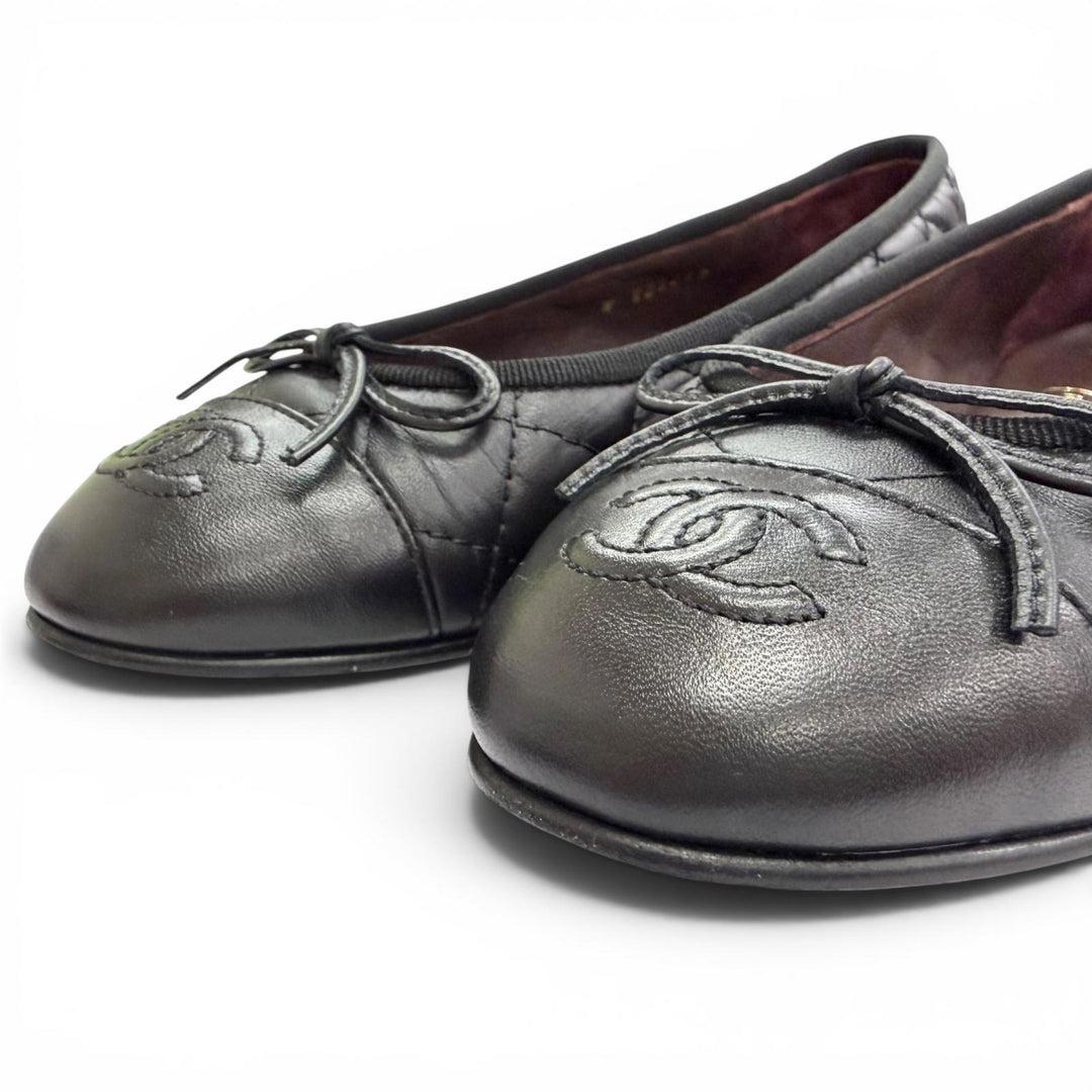 Great CHANEL pumps COCO Mark Ribbon Matelassé Leather Flats black 35 G26250