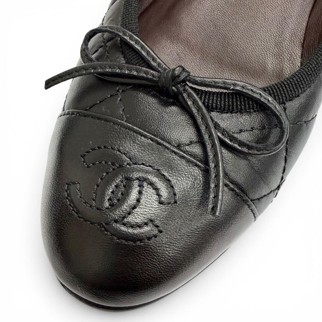 Great CHANEL pumps COCO Mark Ribbon Matelassé Leather Flats black 35 G26250
