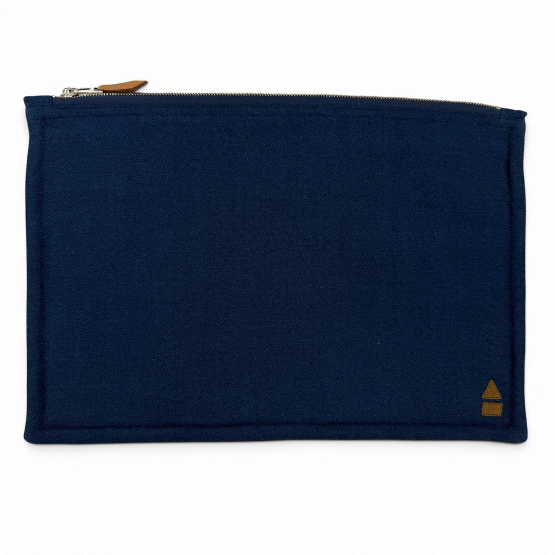 Pristine HERMES Traveler 3 Eye Mask, Room Socks, and Pouch Set Navy cashmere