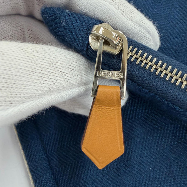 Pristine HERMES Traveler 3 Eye Mask, Room Socks, and Pouch Set Navy cashmere