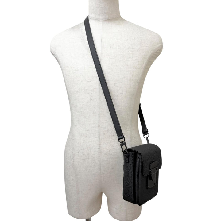 Excellent LOUIS VUITTON Shoulder Bag S Lock Vertical Wearable Wallet