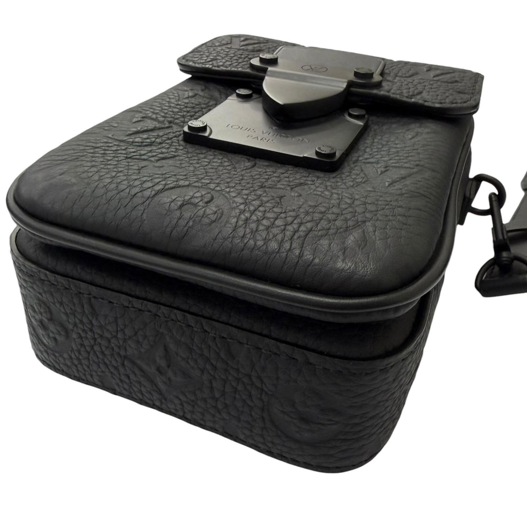 Excellent LOUIS VUITTON Shoulder Bag S Lock Vertical Wearable Wallet