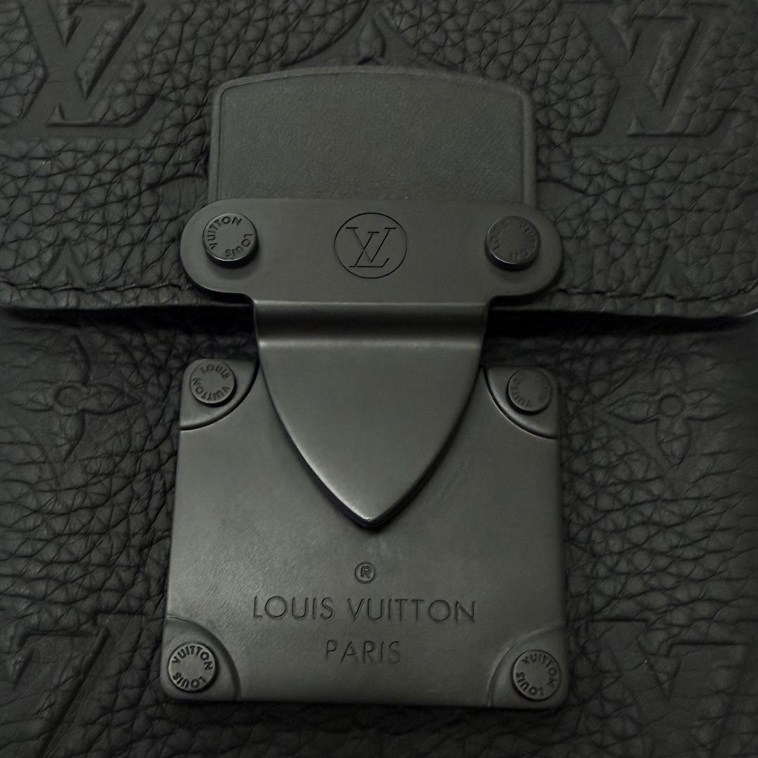 Excellent LOUIS VUITTON Shoulder Bag S Lock Vertical Wearable Wallet