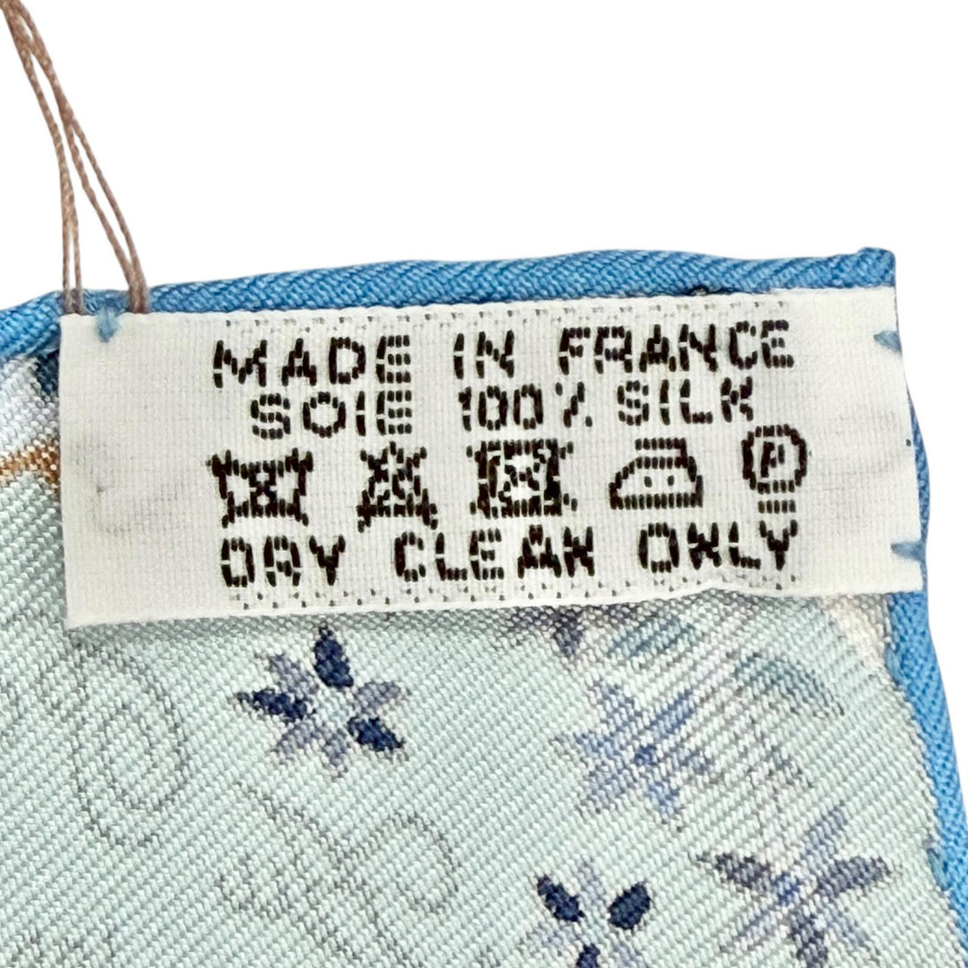 Pristine HERMES scarf In the Land of Blooming Birds Petit Carre Carre 45 silk