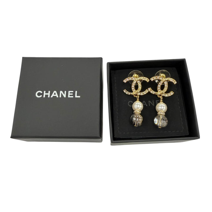 Excellent CHANEL Pierce COCO Mark Rhinestone Pearlstone Swing gold Women A23C