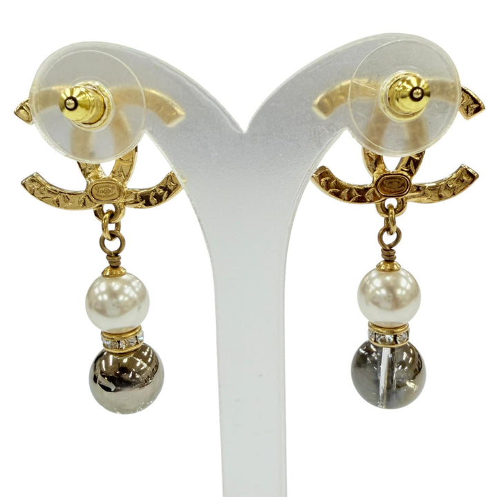 Excellent CHANEL Pierce COCO Mark Rhinestone Pearlstone Swing gold Women A23C