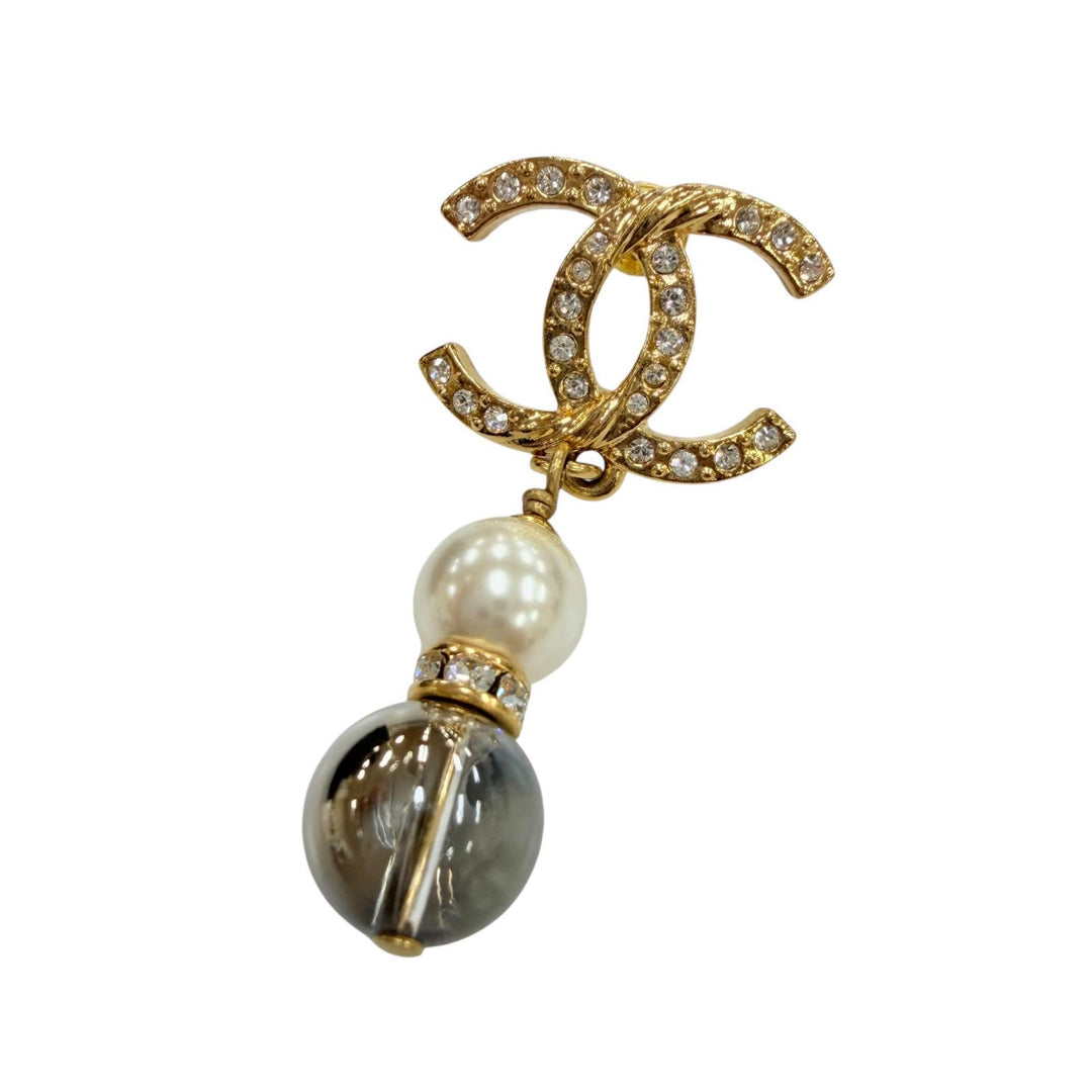 Excellent CHANEL Pierce COCO Mark Rhinestone Pearlstone Swing gold Women A23C