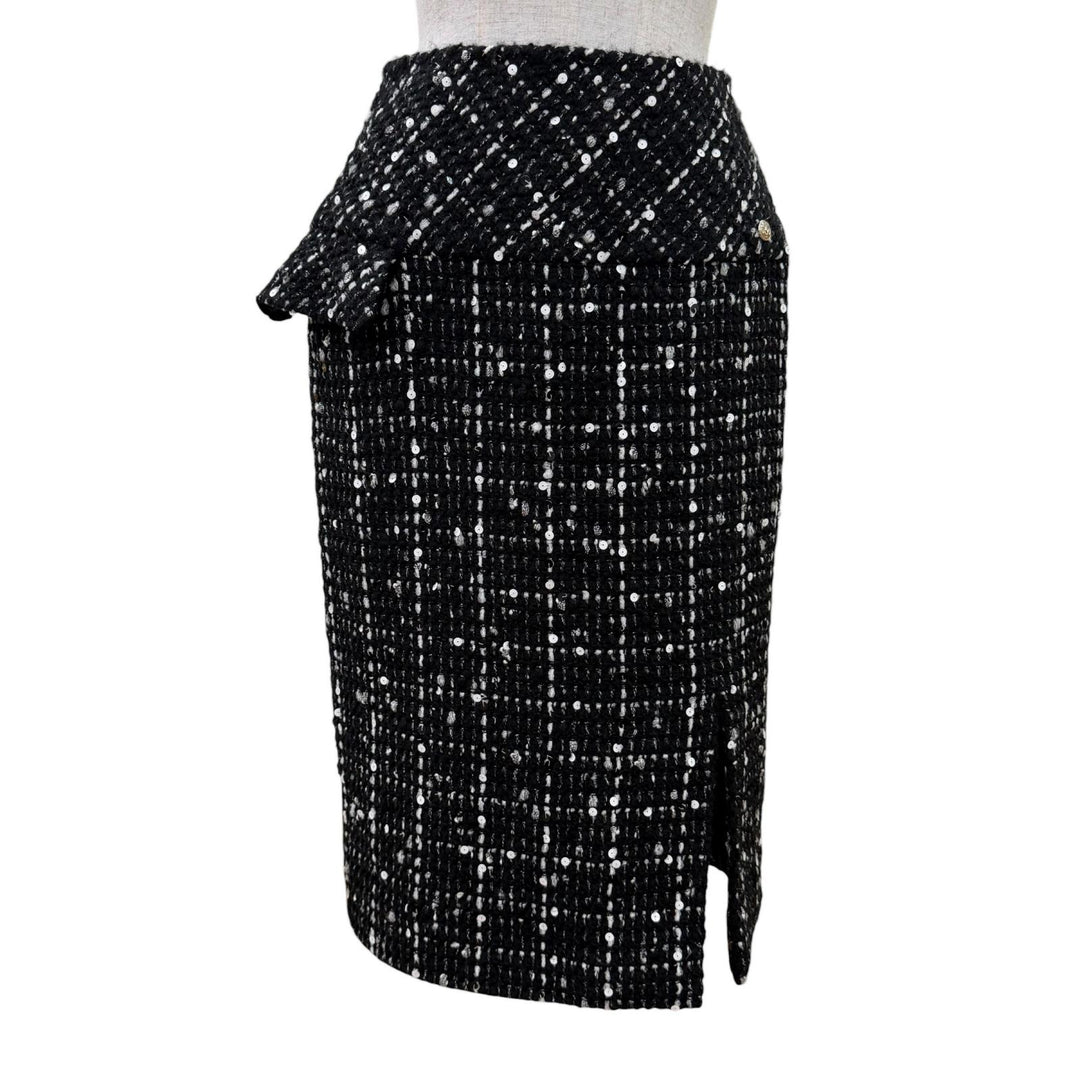 Excellent CHANEL Tight Skirt COCO Mark Sequin-embellished Tweed black 38 P65335