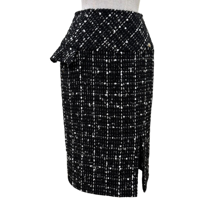 Excellent CHANEL Tight Skirt COCO Mark Sequin-embellished Tweed black 38 P65335