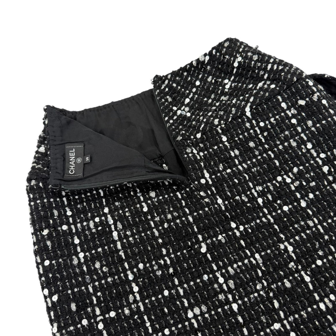 Excellent CHANEL Tight Skirt COCO Mark Sequin-embellished Tweed black 38 P65335