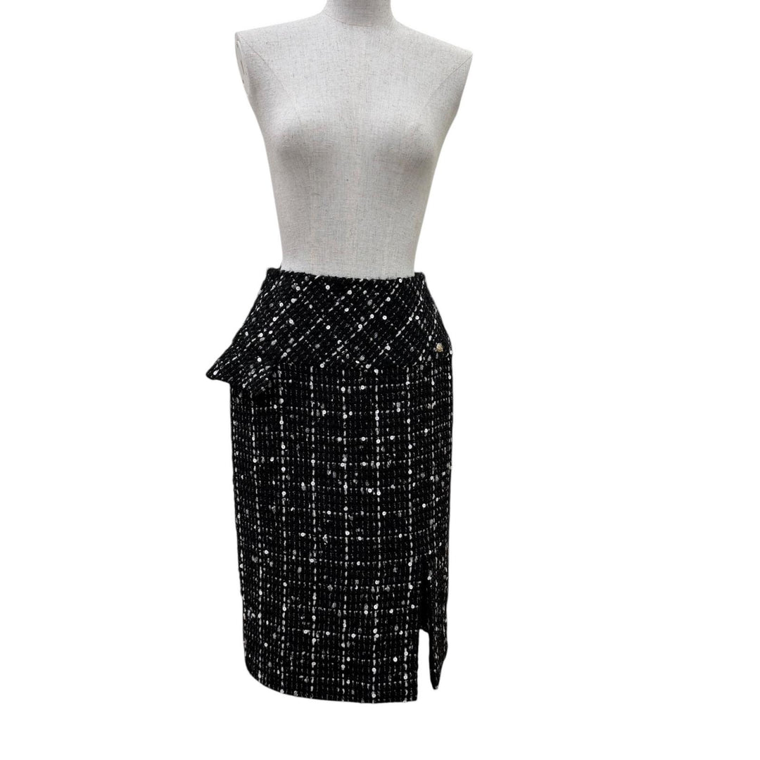 Excellent CHANEL Tight Skirt COCO Mark Sequin-embellished Tweed black 38 P65335