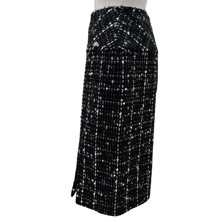 Excellent CHANEL Tight Skirt COCO Mark Sequin-embellished Tweed black 38 P65335