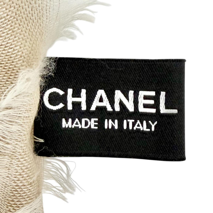 Great CHANEL Stall COCO Mark Logo Matelassé Pattern Mini Fringe Shawl Beige 19P