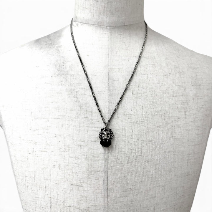 Great GUCCI Necklace Lion Head Pendant Black Crystal Silver mens