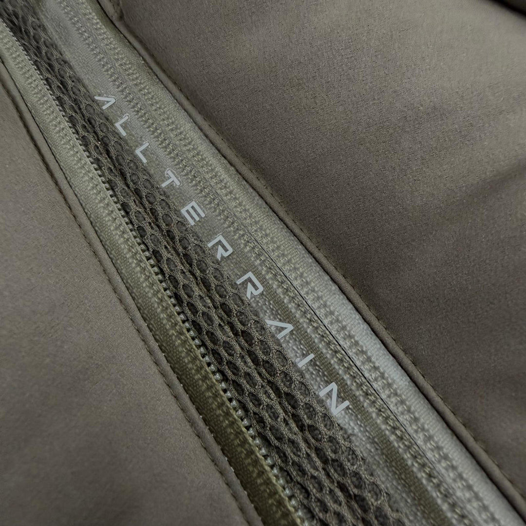 Great DESCENTE Down jacket Mountaineer khaki polyester mens L DAMUGK30U