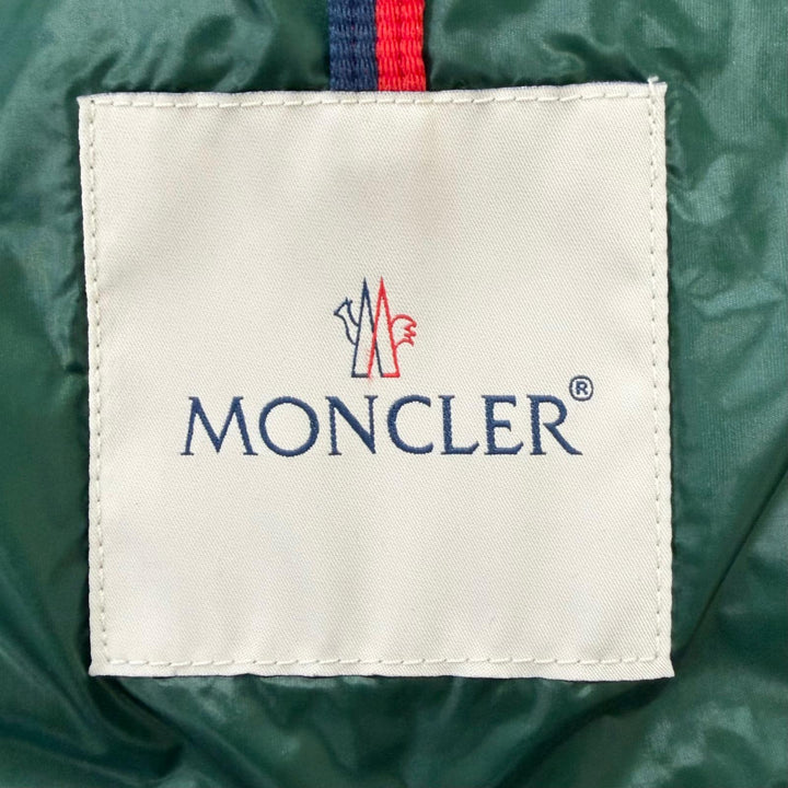 Great MONCLER Down jacket PETICHET GIUBBOTTO Logo Patch Light