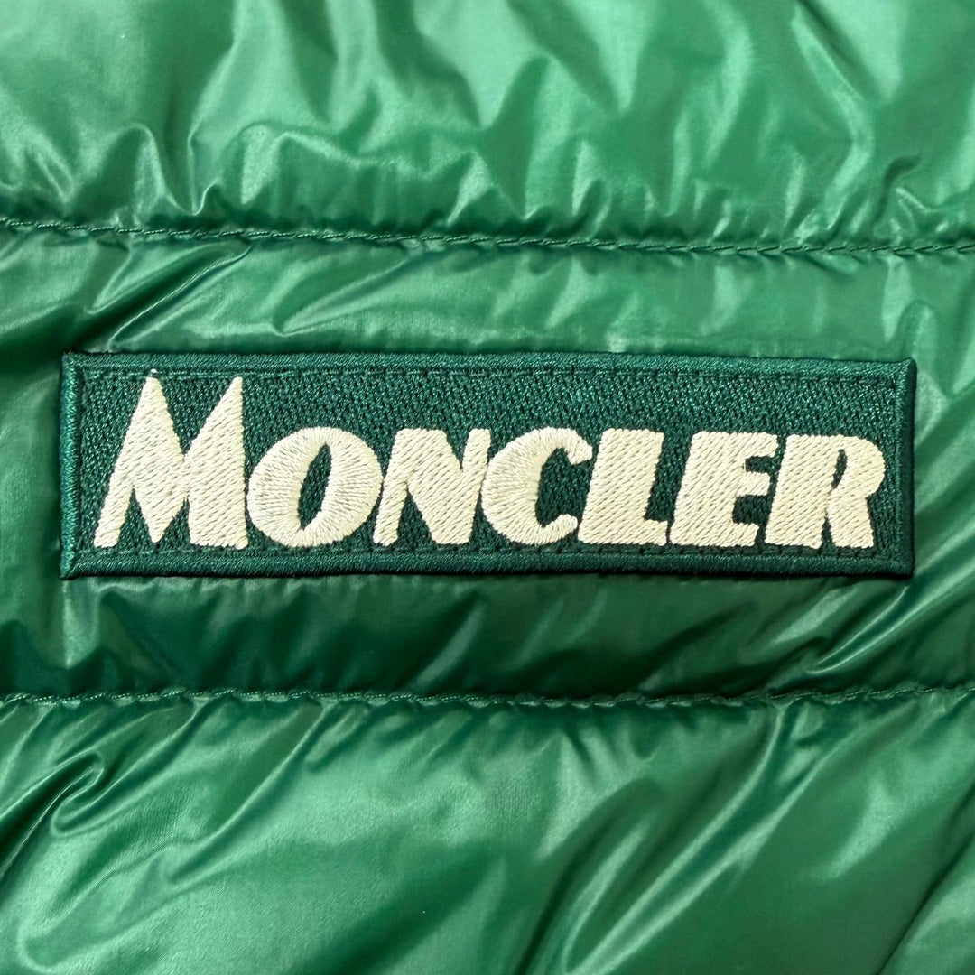 Great MONCLER Down jacket PETICHET GIUBBOTTO Logo Patch Light