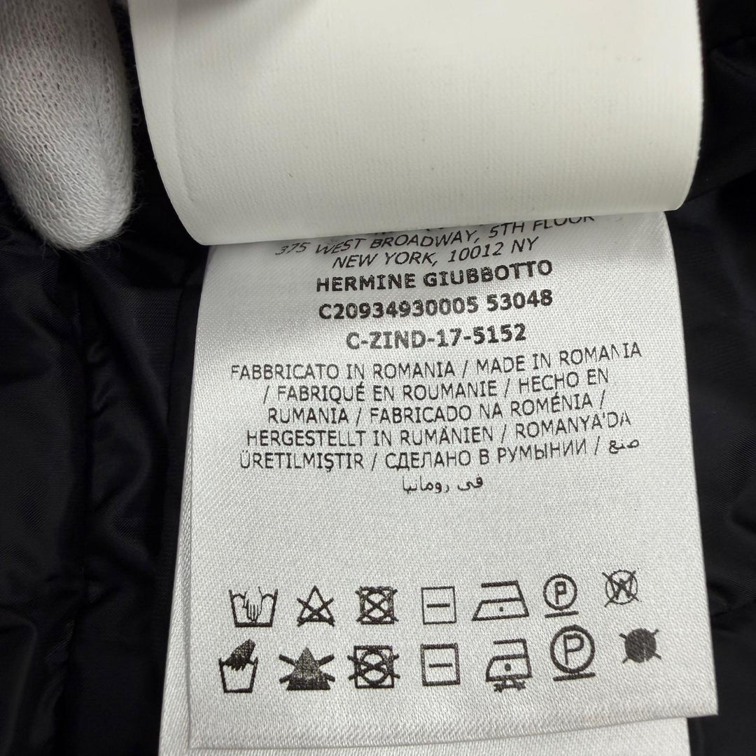 Great MONCLER down coat HERMINE Logo patch and hood ZIP UP black 0 C20934930005