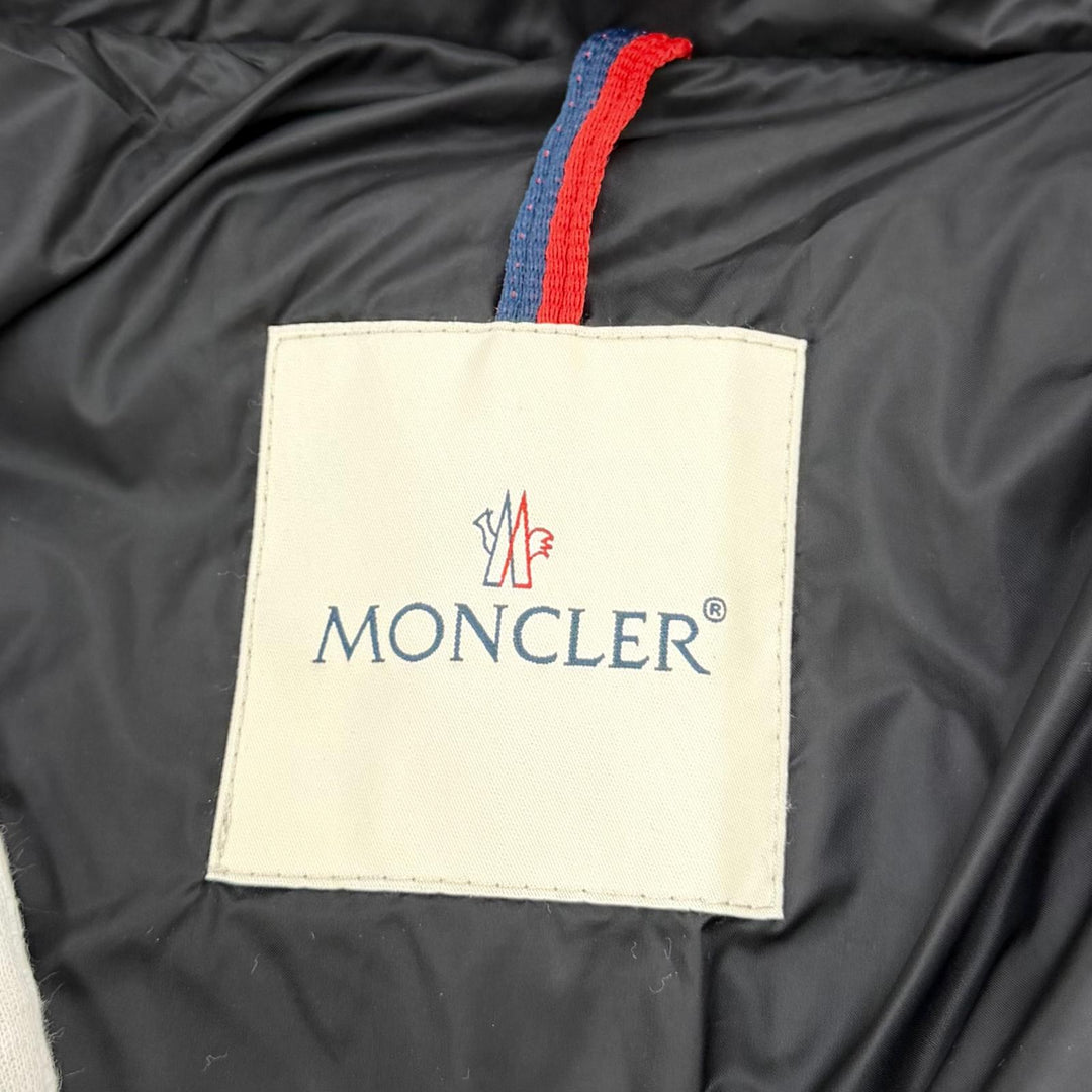 Great MONCLER down coat HERMINE Logo patch and hood ZIP UP black 0 C20934930005