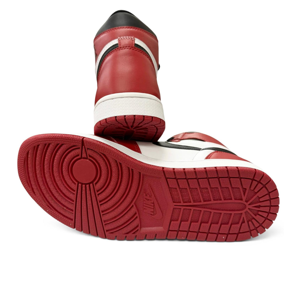 Excellent NIKE High cut sneakers AIR JORDAN 1 RETRO HIGH OG CHICAGO 2015
