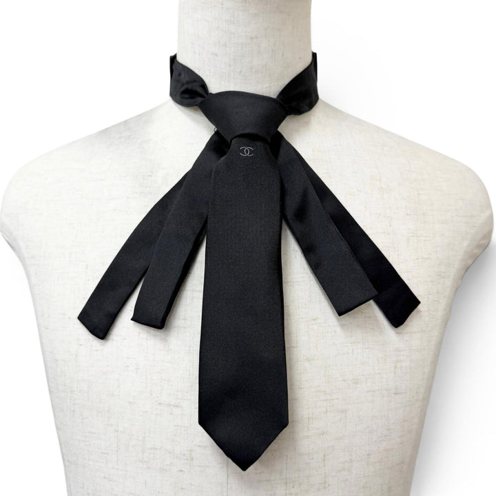 Great CHANEL choker COCO Mark Necktie Design black silk mens