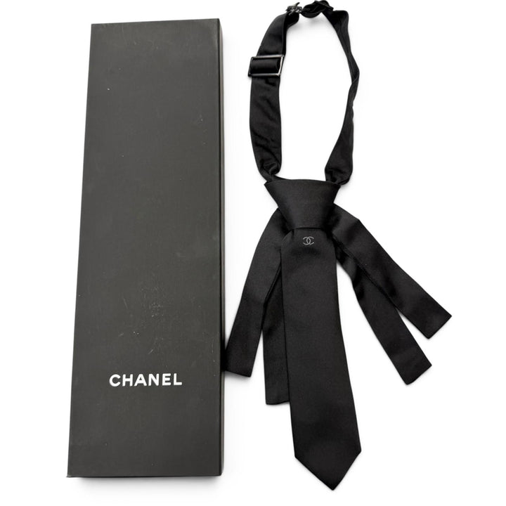 Great CHANEL choker COCO Mark Necktie Design black silk mens