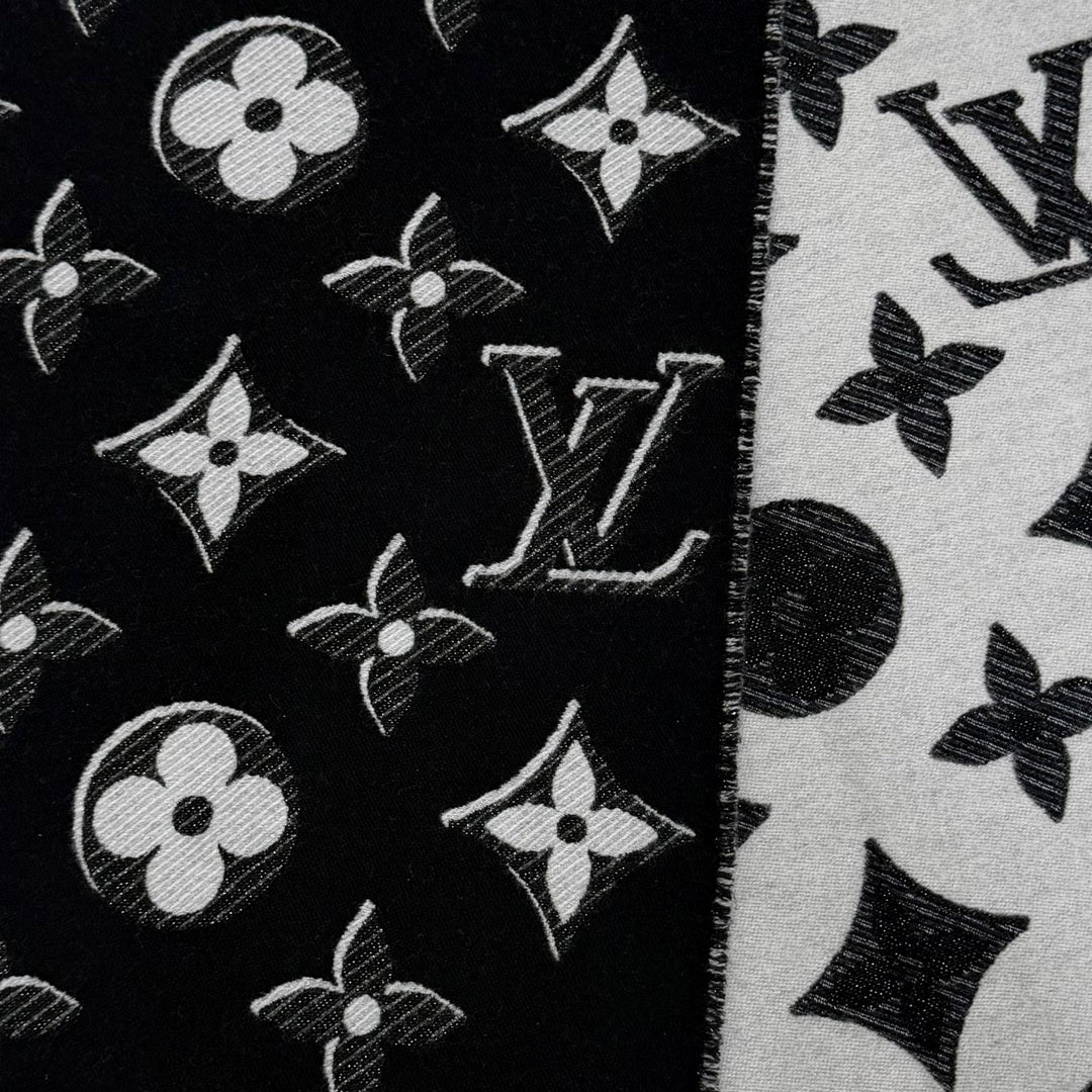 Great LOUIS VUITTON Scarf Escharp LV Essential Shine Silk blend fringe M78159