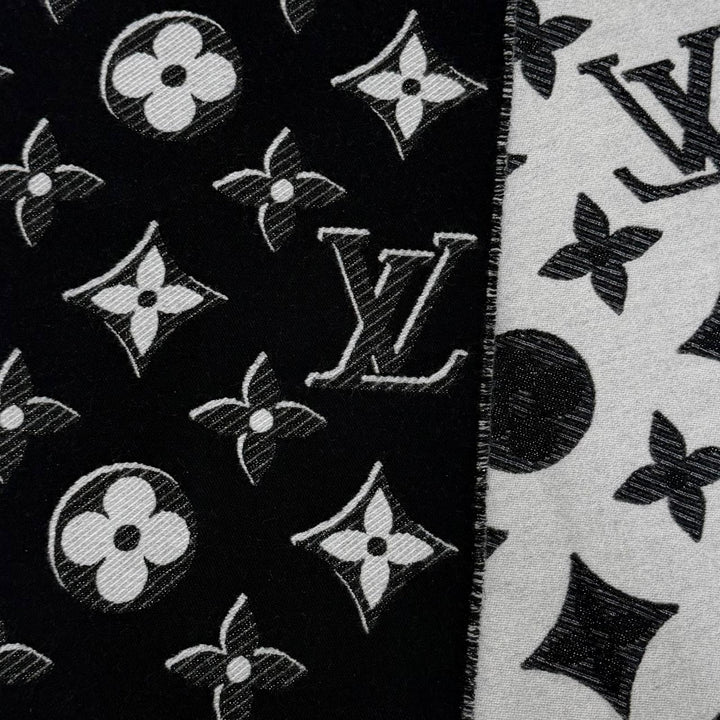 Great LOUIS VUITTON Scarf Escharp LV Essential Shine Silk blend fringe M78159