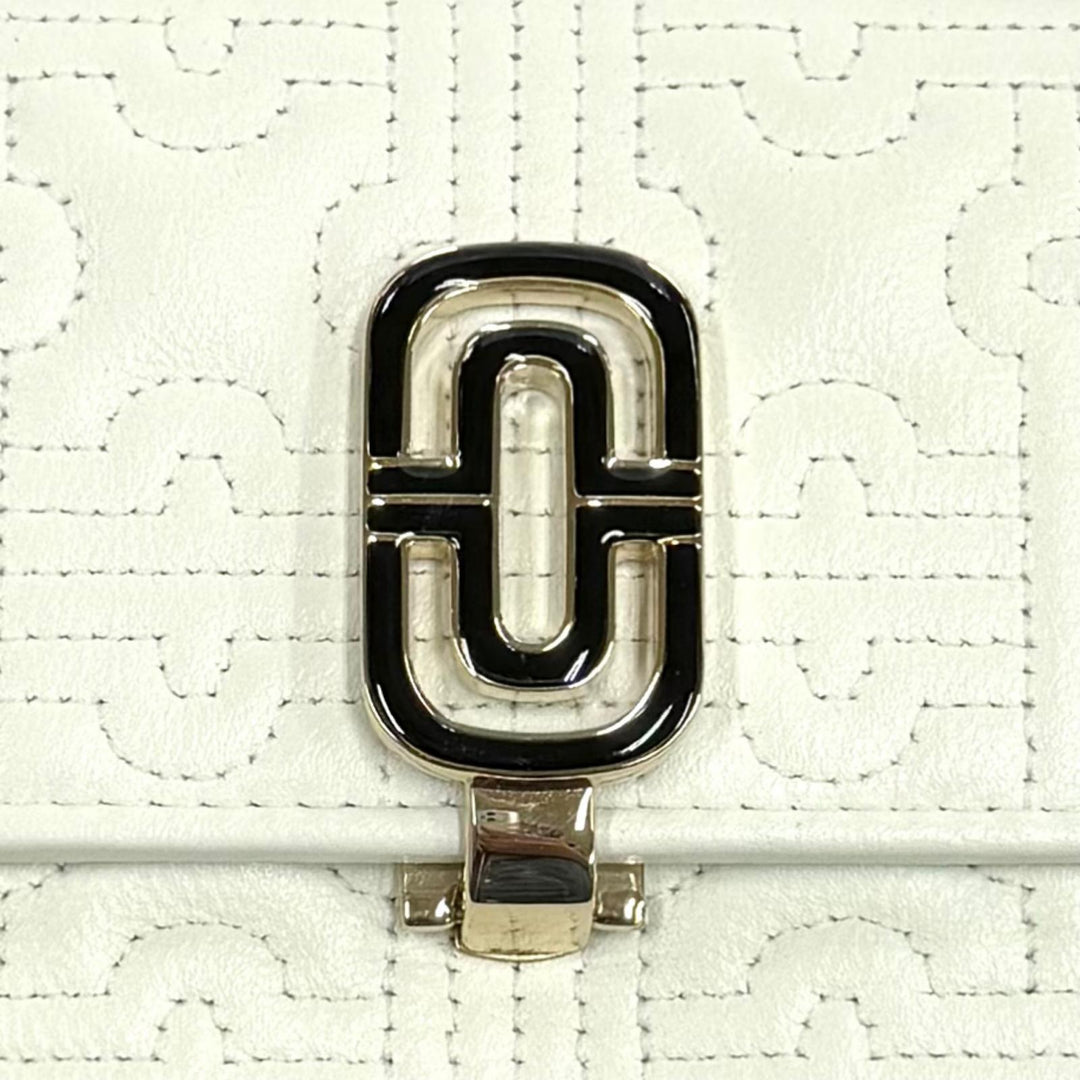 Great BVLGARI Bifold Wallet Parentesi Leather white leather Women