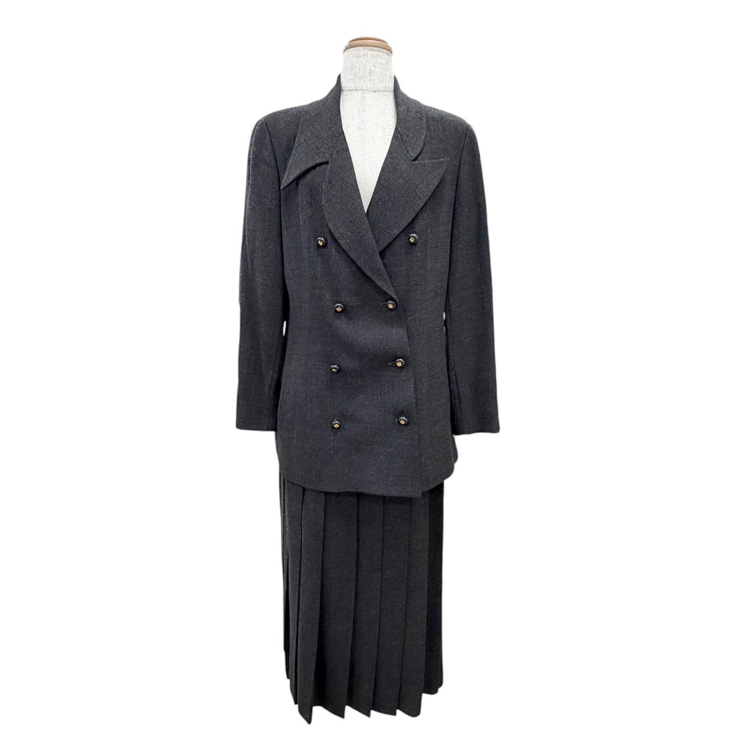 Great CHANEL two-piece set 90s Clover Button Pleated Skirt Suit 38