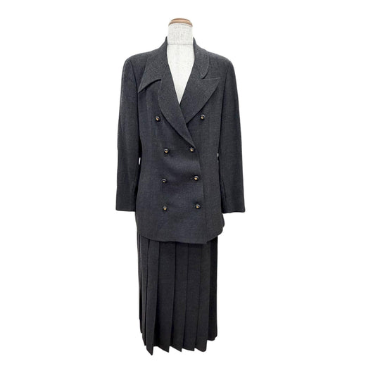 Great CHANEL two-piece set 90s Clover Button Pleated Skirt Suit 38
