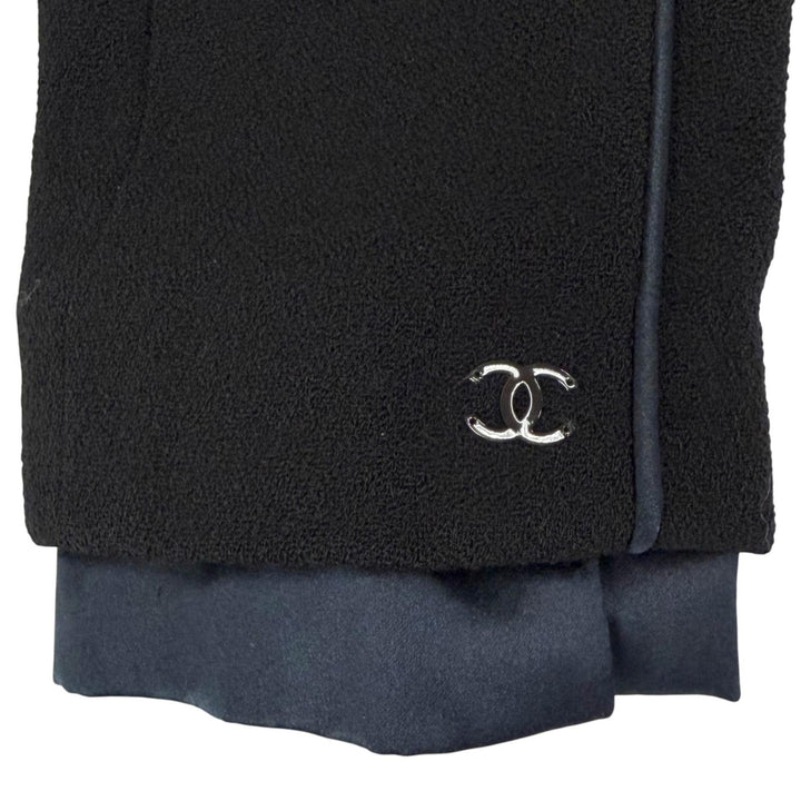Great CHANEL Jacket COCO Mark satin piping black wool Women 40 02A P19727