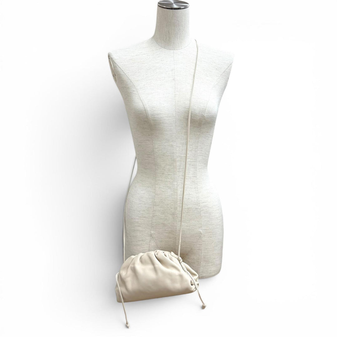 Excellent BOTTEGAVENETA Shoulder Bag Mini the pouch purse Ivory leather 585852
