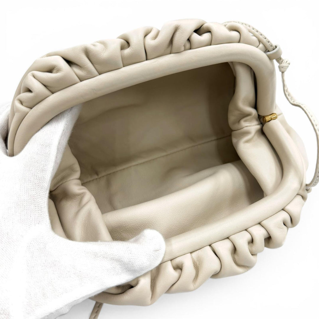 Excellent BOTTEGAVENETA Shoulder Bag Mini the pouch purse Ivory leather 585852