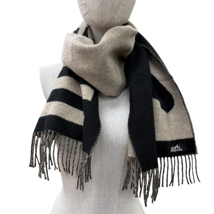 Excellent HERMES Scarf Love Story Scarf Horse pattern with fringe black cashmere