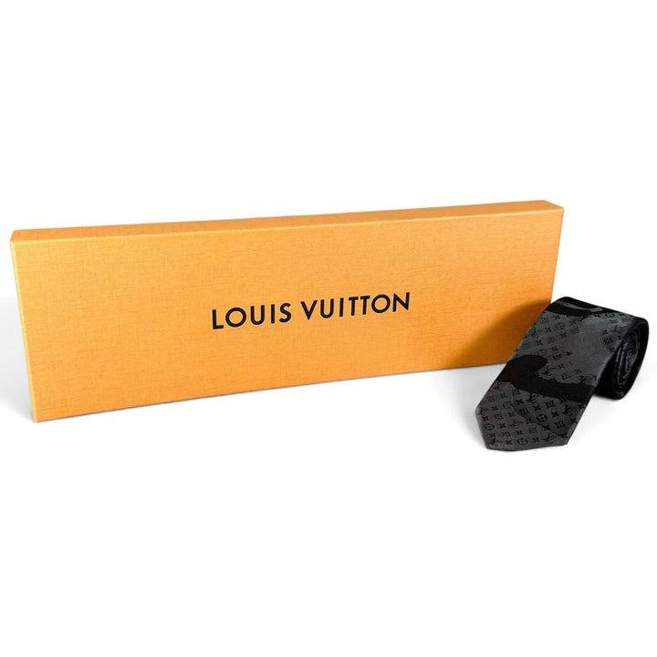 Excellent LOUIS VUITTON tie LV Portrait Monogram black silk mens M79137