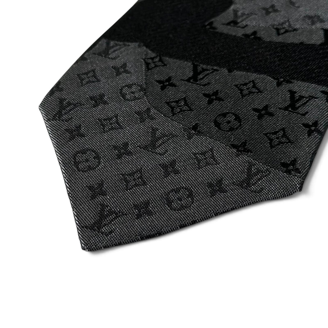 Excellent LOUIS VUITTON tie LV Portrait Monogram black silk mens M79137