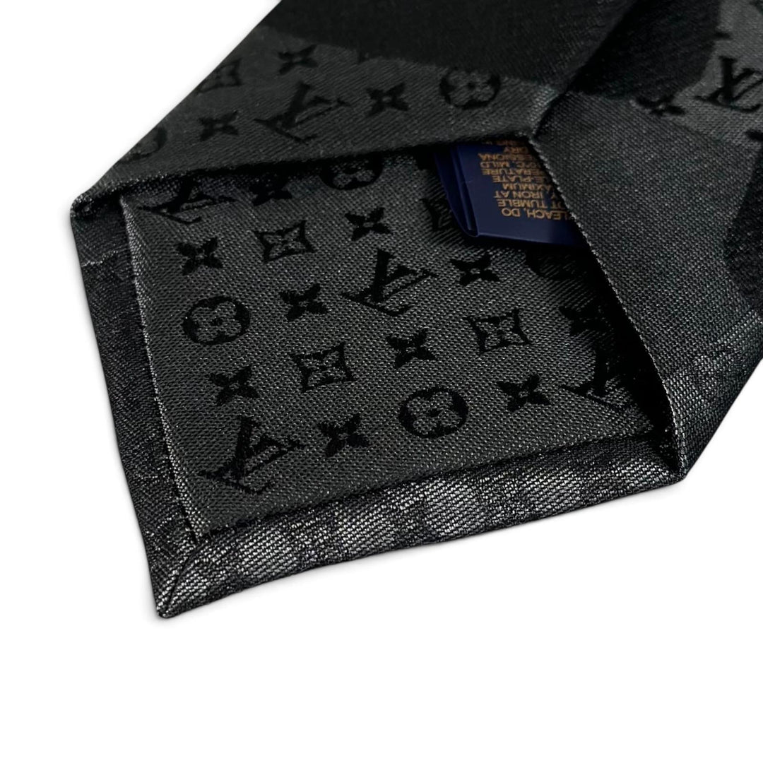 Excellent LOUIS VUITTON tie LV Portrait Monogram black silk mens M79137