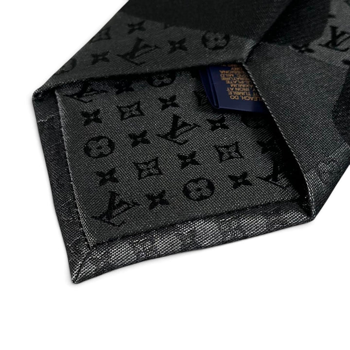 Excellent LOUIS VUITTON tie LV Portrait Monogram black silk mens M79137