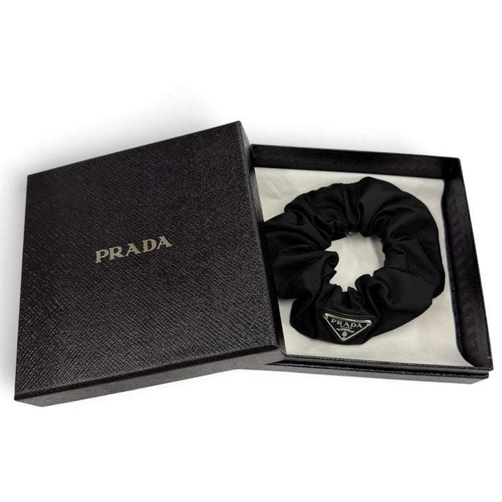 Excellent PRADA Shush Test Triangle with logo RE-NYLON black 1IF015