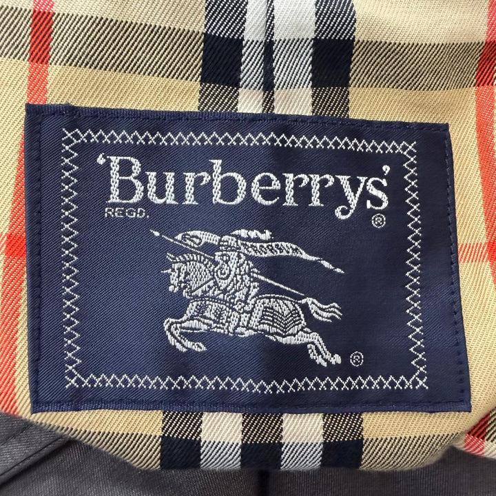 Great Burberrys coat Nova check pattern on the back Fly front charcoal