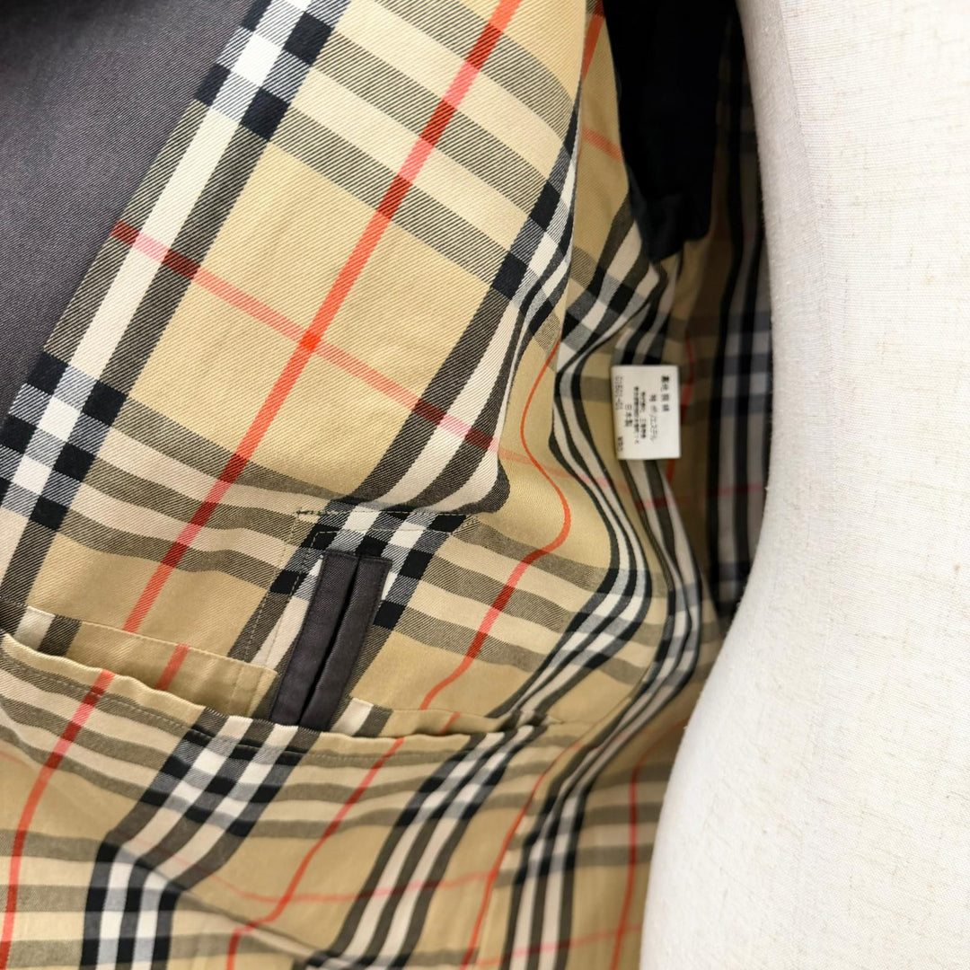 Great Burberrys coat Nova check pattern on the back Fly front charcoal